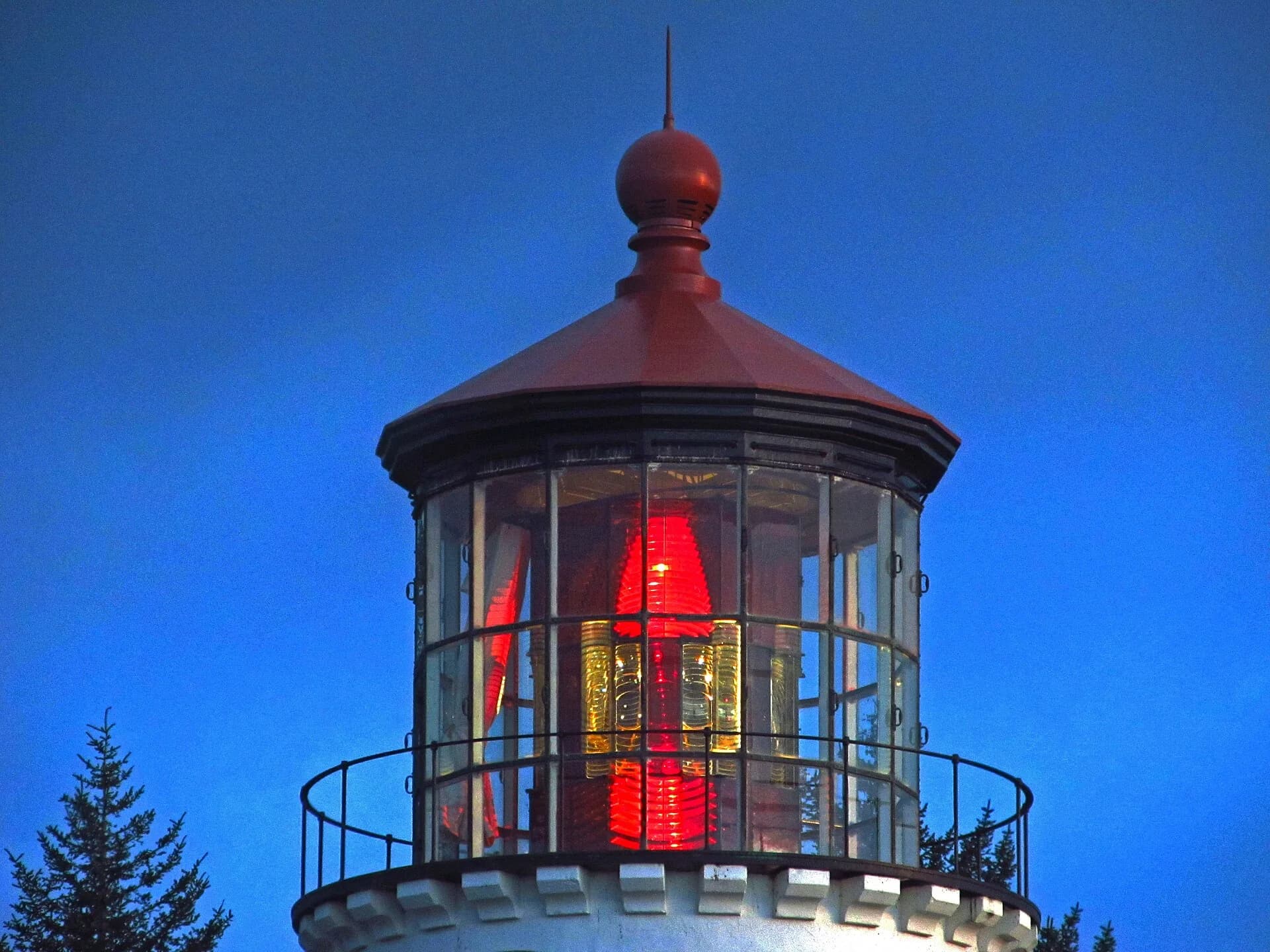 Close exterior view of the Umpqua River lantern showing red and clear lens panels.