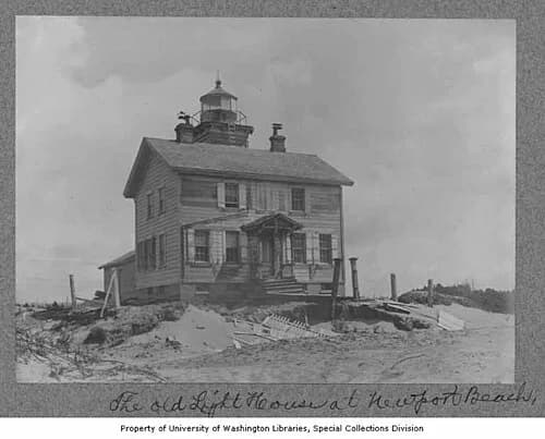 Circa-1900 black-and-white photograph of the wooden Yaquina Bay Lighthouse above the bay at Newport, Oregon.